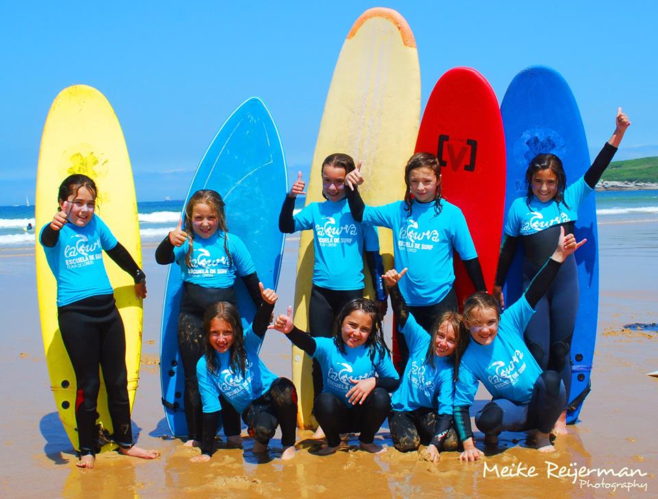 Surf para niños en Escuela La Curva. Loredo
