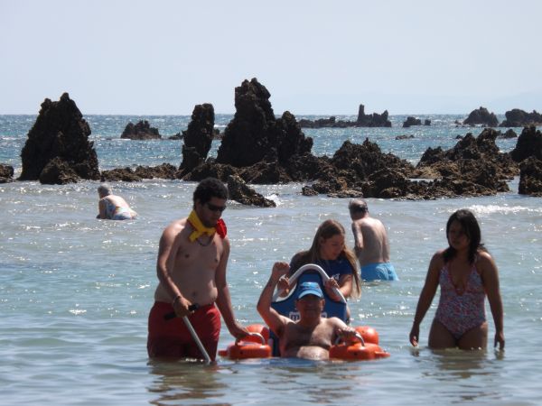 Playa Tregandín Noja, silla anfibia